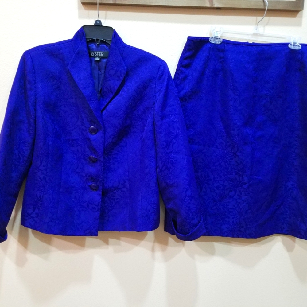 womens kasper suit